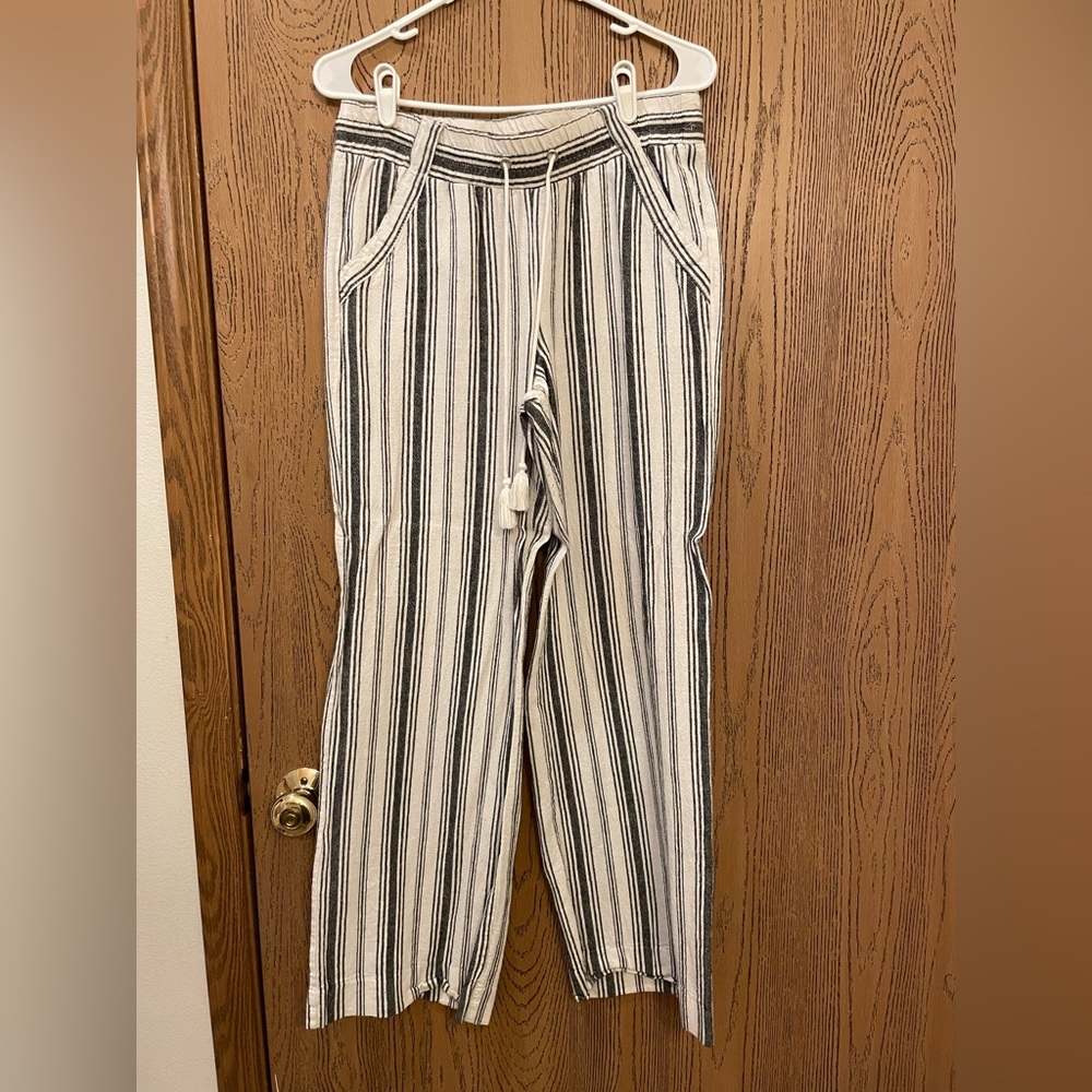 Rewind Junior’s white striped linen boardwalk pants size medium